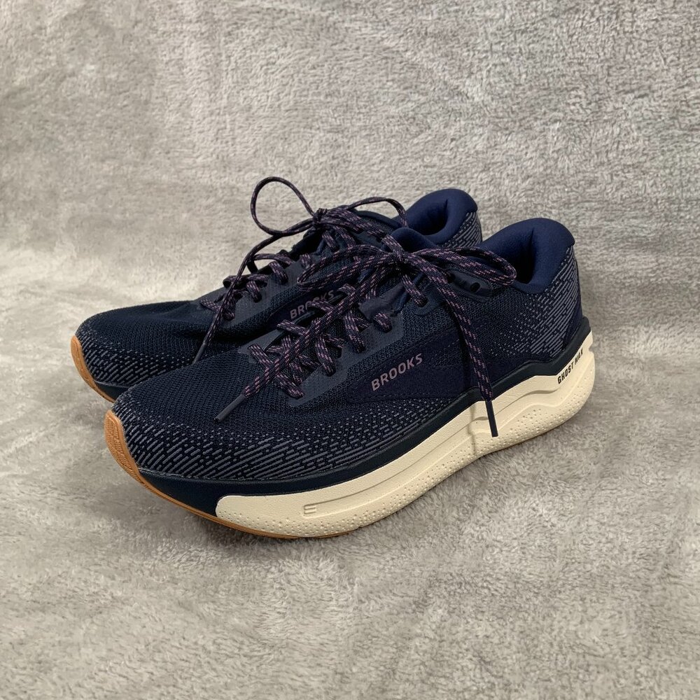 Brooks Navy Blue and Cream Athletic Running Shoes